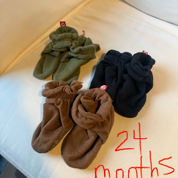 Assorted Baby Booties Set - Picture 2 of 7